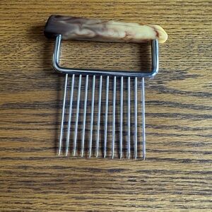 Vintage Mississippi Mud Bakelite Retro Onion Tomato Slicer.Holder